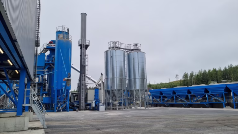 Wood powder silo for NCC